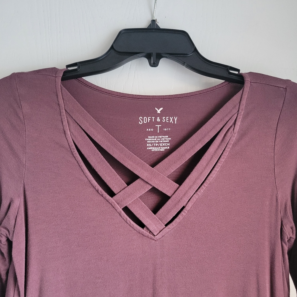 🟣Criss cross vneck - Picture 2 of 3